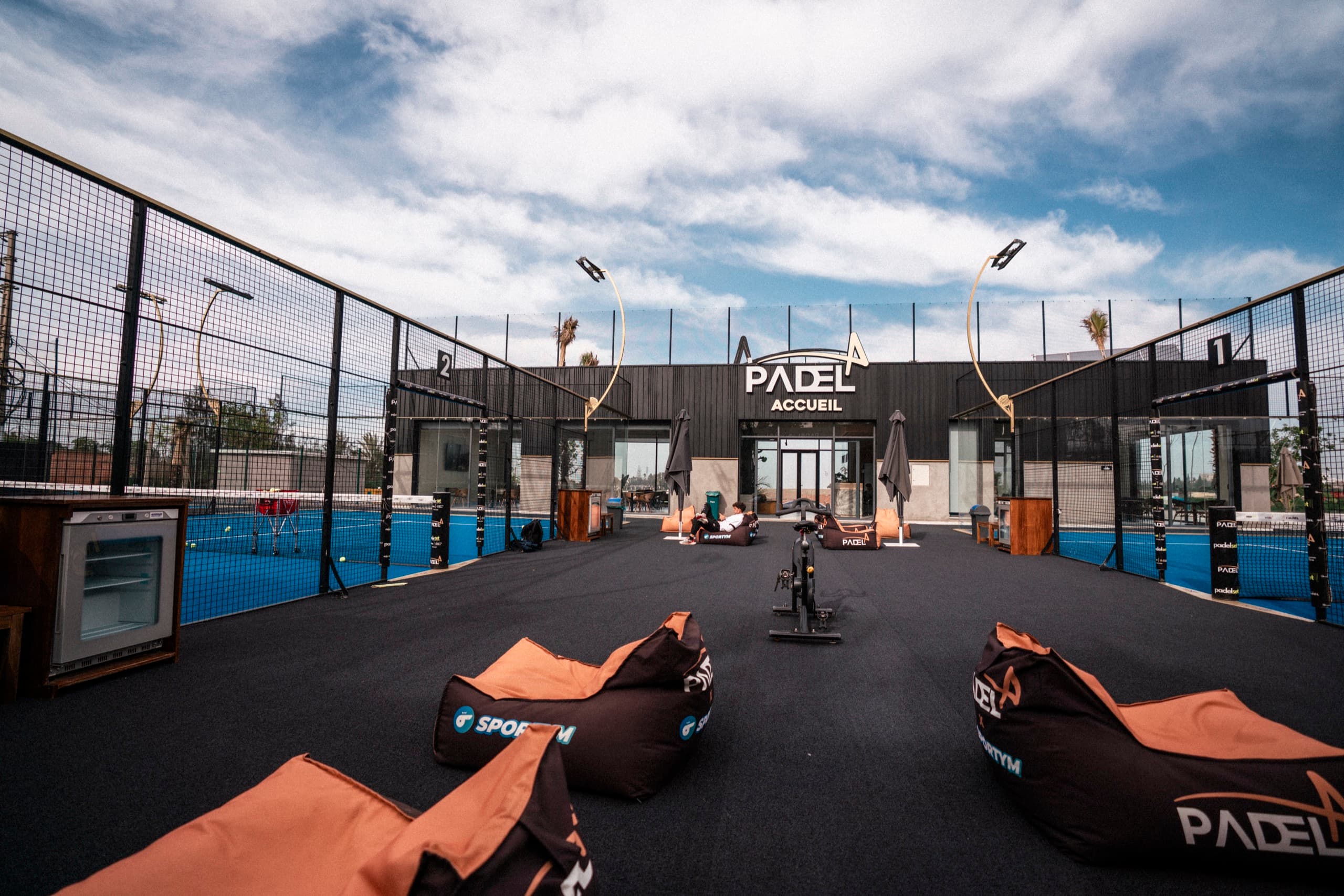 Padel 4 — terrain central panoramique